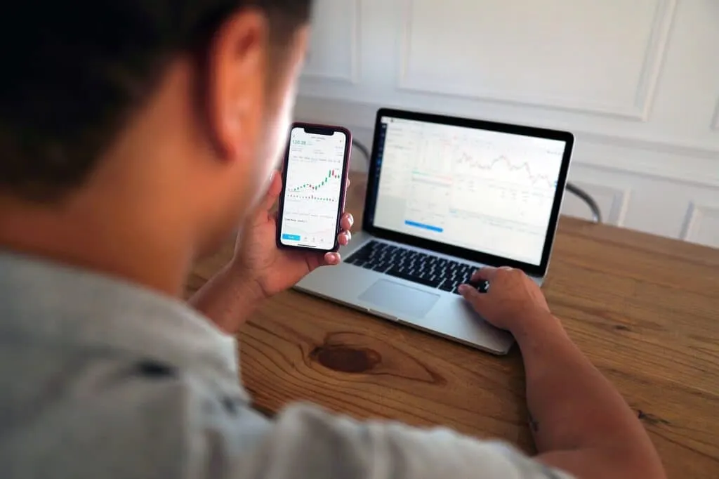découvrez le rôle crucial des investisseurs institutionnels sur les marchés financiers, leur impact sur l'économie et les stratégies d'investissement qu'ils adoptent pour maximiser les rendements tout en gérant les risques.