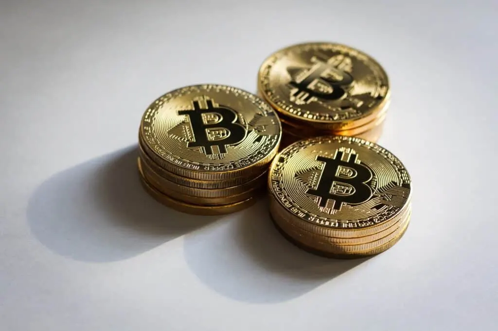 découvrez le bitcoin, la première cryptomonnaie au monde, qui révolutionne le secteur financier grâce à sa technologie blockchain. apprenez comment investir, comprendre son fonctionnement et explorer les tendances du marché des cryptomonnaies.