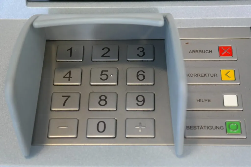 découvrez tout sur les distributeurs automatiques de bitcoin : où les trouver, comment les utiliser et les avantages des transactions en cryptomonnaie. simplifiez vos échanges et accédez facilement à vos bitcoins grâce à notre guide complet.