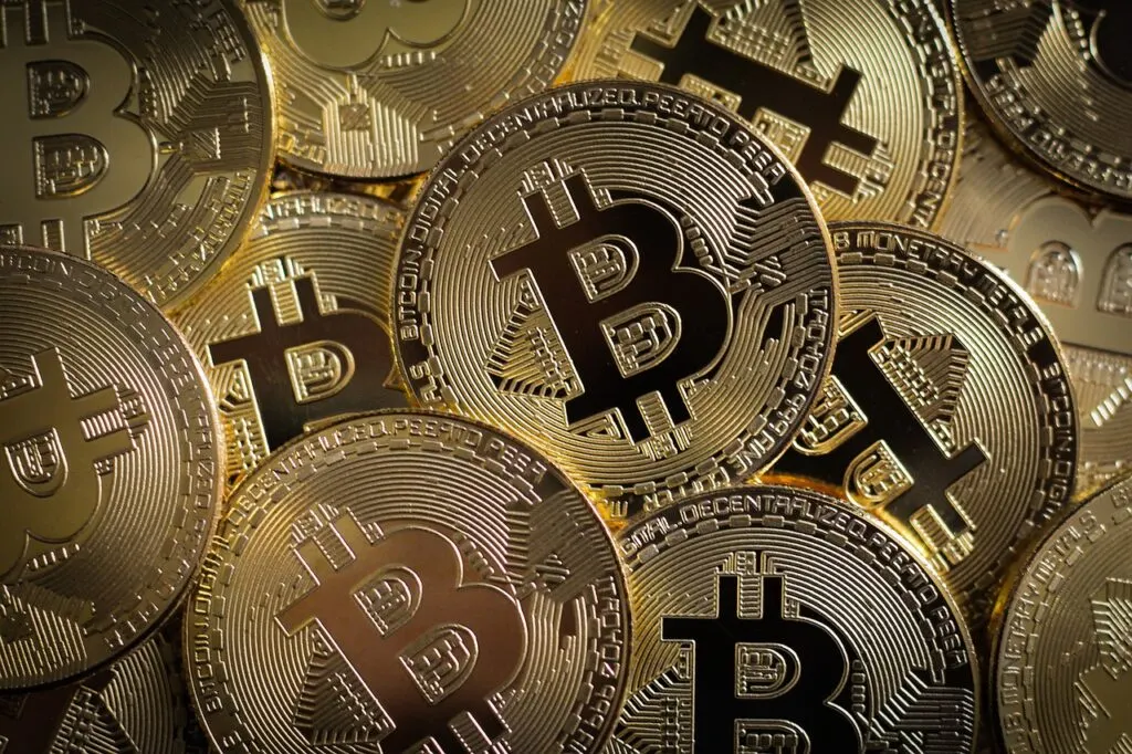 découvrez le bitcoin, la première cryptomonnaie qui a révolutionné le monde de la finance. explorez son fonctionnement, ses avantages, et comment investir dans cette monnaie numérique en pleine expansion.