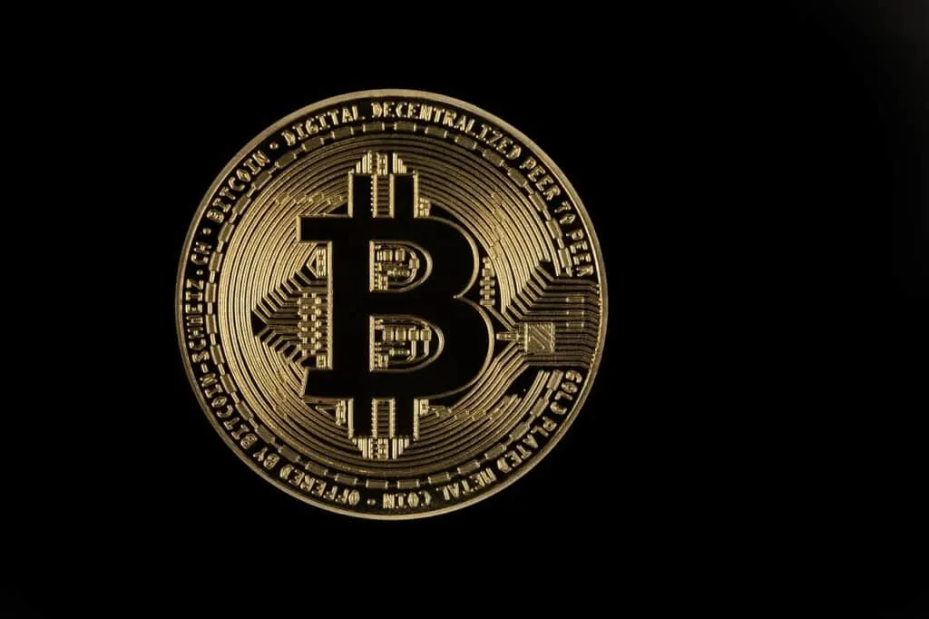 découvrez le monde fascinant du bitcoin, la première cryptomonnaie décentralisée qui révolutionne la finance. apprenez comment investir, miner et utiliser le bitcoin pour vos transactions quotidiennes, tout en comprenant son fonctionnement et son impact sur l'économie mondiale.