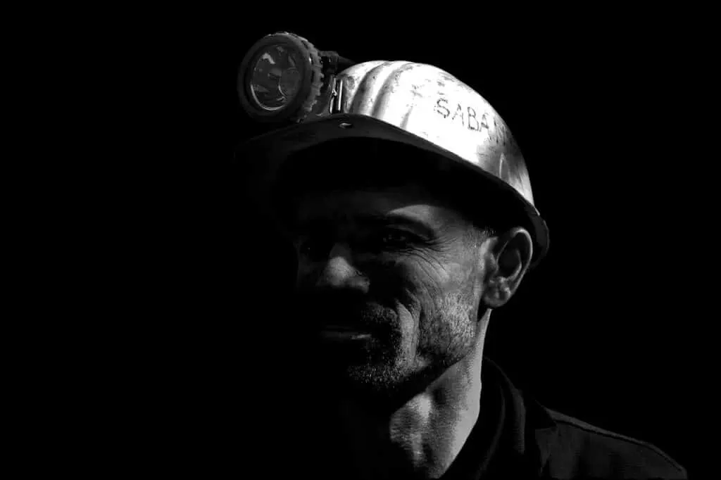découvrez tout sur les mineurs de bitcoin : leur rôle crucial dans le réseau, les technologies utilisées, et les défis qu'ils rencontrent. plongez dans l'univers de la cryptomonnaie et comprenez comment ces acteurs contribuent à la sécurité et à la validation des transactions.