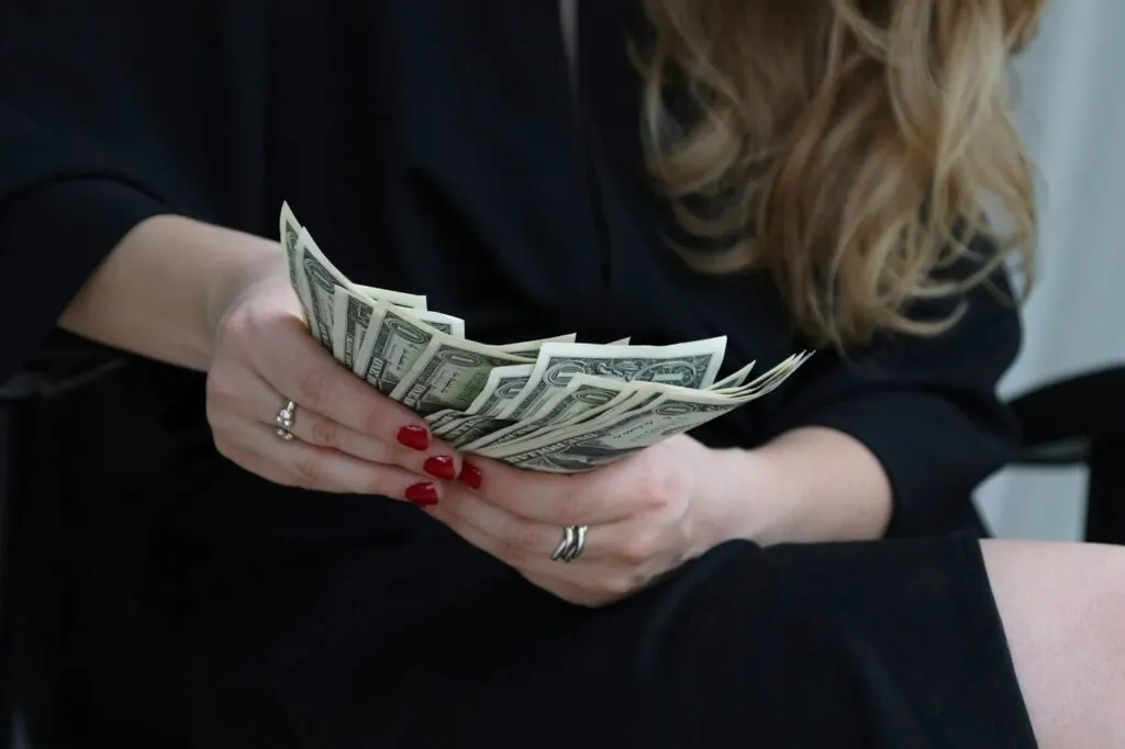 découvrez tout ce qu'il faut savoir sur le dollar, la monnaie emblématique utilisée dans le monde entier. analyse des tendances économiques, des impacts sur les marchés financiers, et des conseils pour investir judicieusement en dollars.