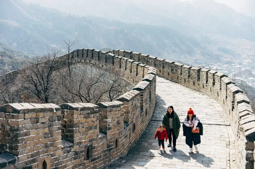 découvrez la chine : son histoire millénaire, ses paysages époustouflants, sa culture riche et ses innovations modernes. voyagez au cœur de l’empire du milieu et explorez ses traditions uniques et sa gastronomie renommée.