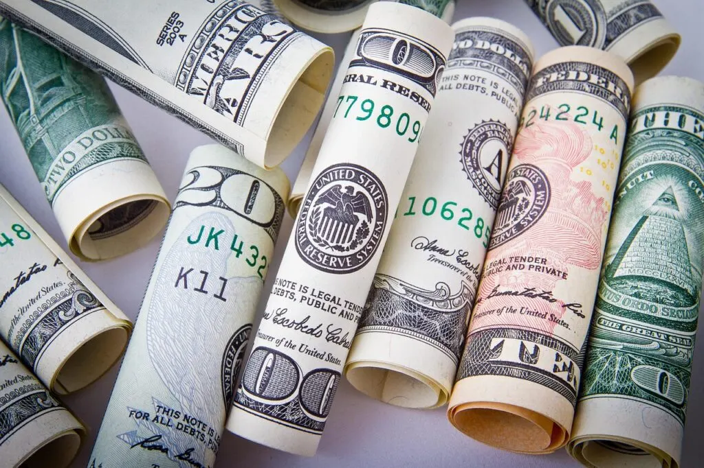 découvrez les analyses de kevin warsh sur l'impact du bitcoin sur la réserve fédérale et l'économie mondiale.