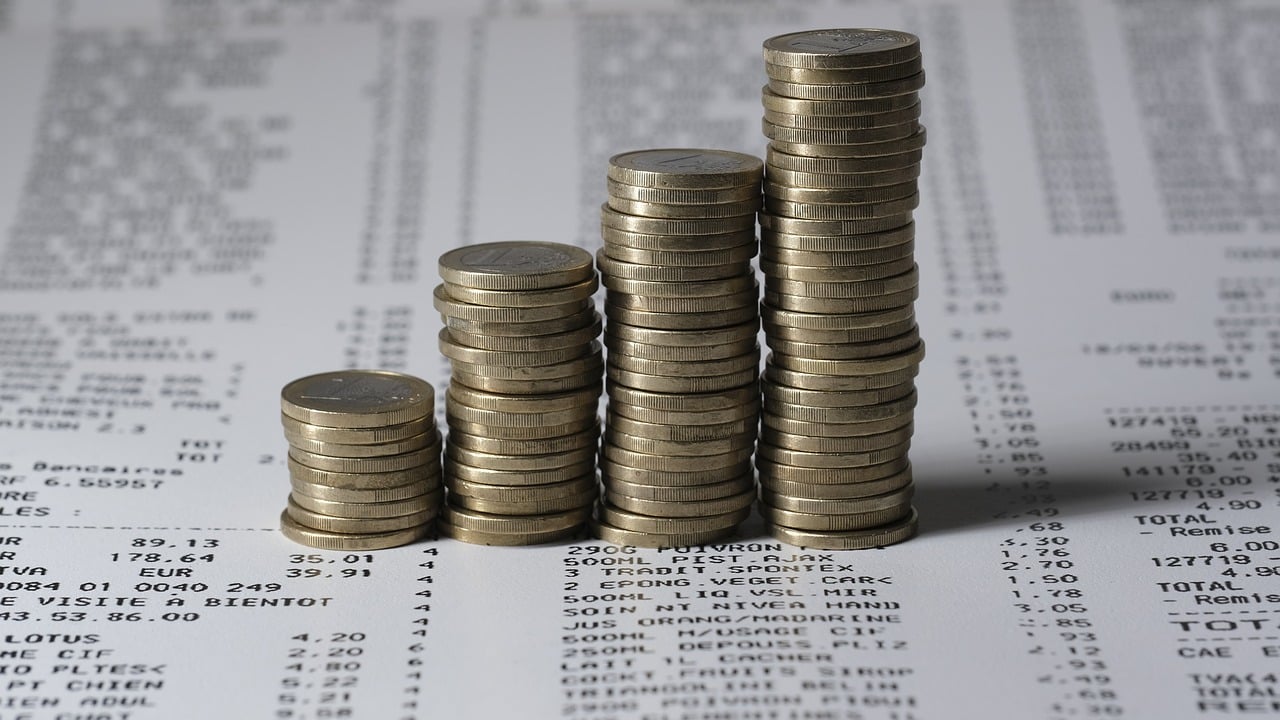 découvrez des conseils pratiques pour gérer vos dettes et retrouver la maîtrise de vos finances. apprenez les stratégies efficaces pour réduire vos obligations financières et améliorer votre situation économique.