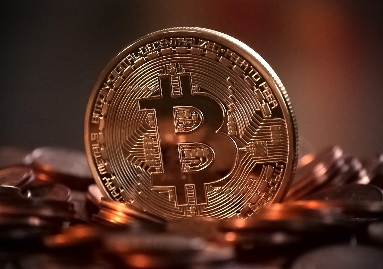 découvrez comment identifier une escroquerie liée au bitcoin, les signes à surveiller et les conseils pour protéger vos investissements contre les arnaques aux cryptomonnaies.